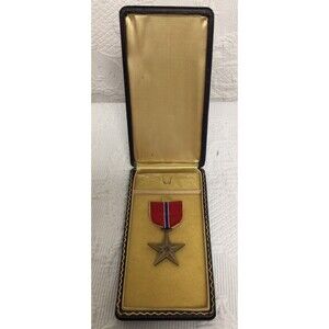 Vintage WWII Era Bronze Star Medal Pin Coffin Case Military Collectible War